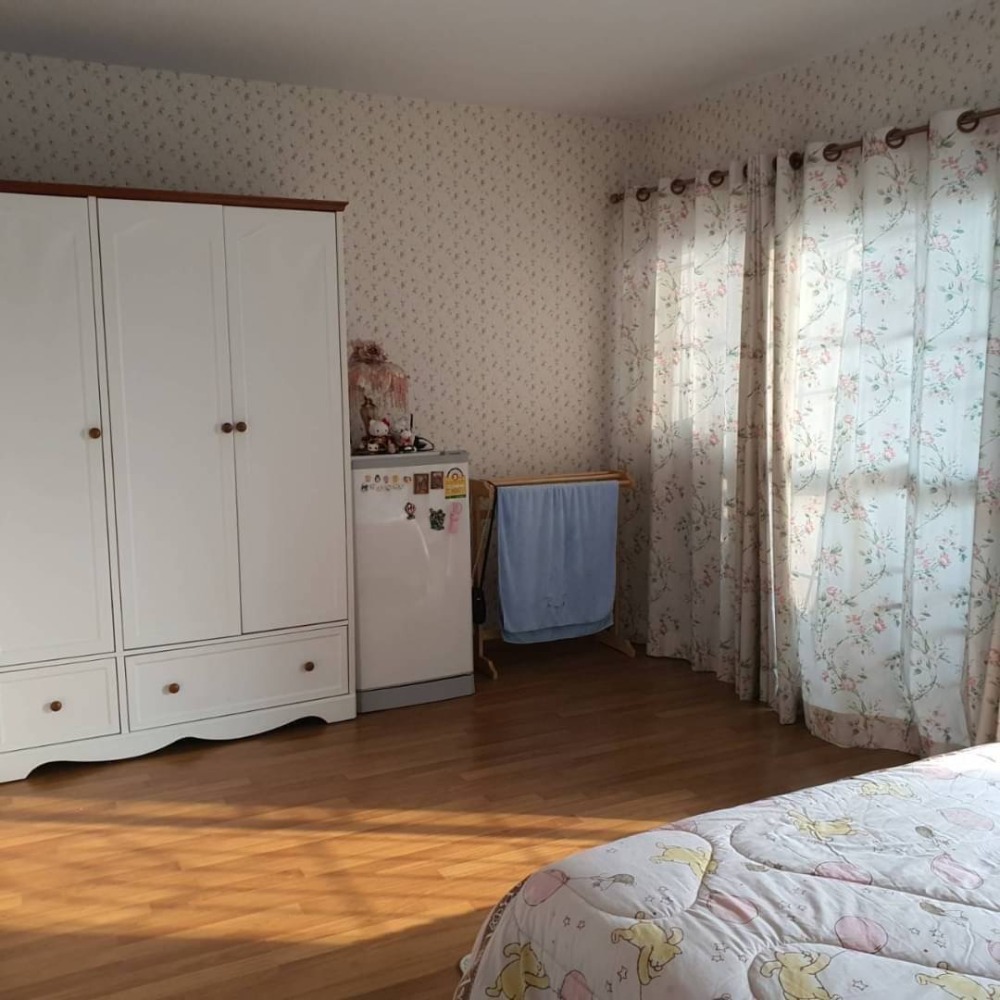 Home office for sale, 3 floors, 4 bedrooms, 3 bathrooms, area 25 sq m, very good location, next to Ramkhamhaeng Road, entrance to Soi Mistine. Loading...