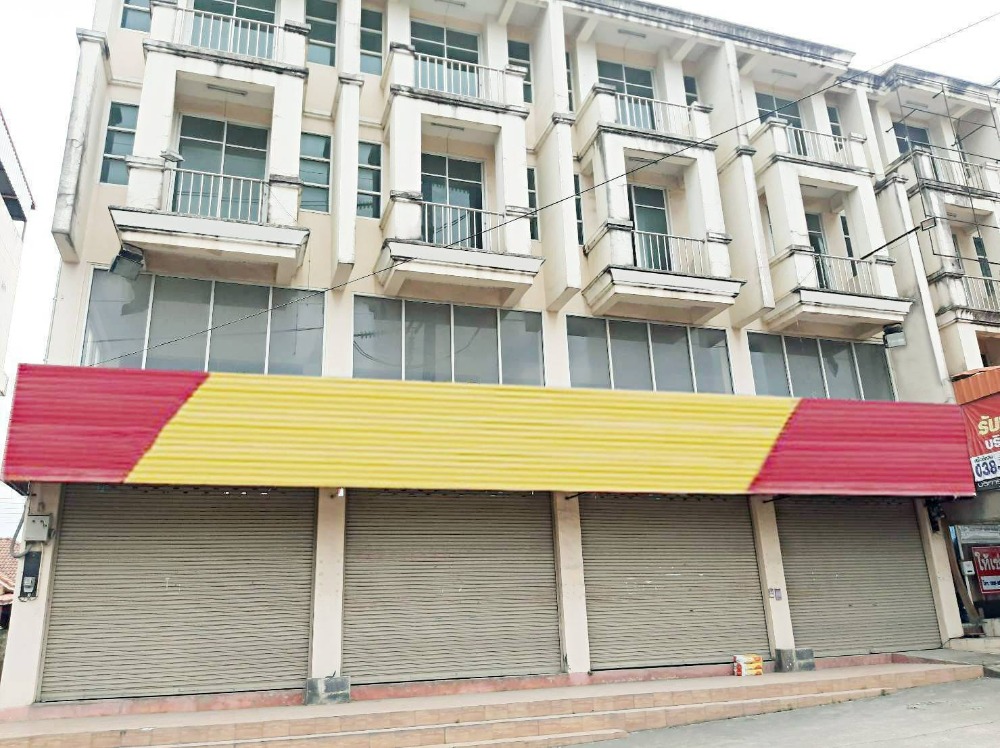 For SaleShop HouseRayong : Commercial building for sale, 4 and a half floors (including rooftop), Mapayaphon, Saphan 4, Pluak Daeng, 4 units, 88 square wah, located across from Do Home Bowin, behind is Sasithorn Village 16, selling for a total of 22 million baht.