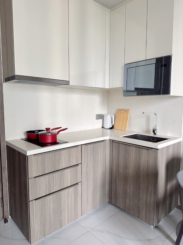 0 meters MRT Condo Celes Asoke, good price 40,000, new room, furniture, complete electrical appliances. You can make an appointment to see the actual room. Contact Kae 0839225703. Loading...
