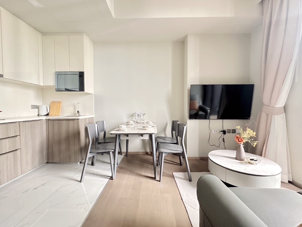 0 meters MRT Condo Celes Asoke, good price 40,000, new room, furniture, complete electrical appliances. You can make an appointment to see the actual room. Contact Kae 0839225703. Loading...