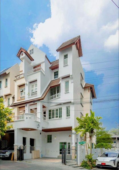 ให้เช่าทาวน์โฮมสะพานควาย จตุจักร : ให้เช่า Luxury pool villa จตุจักร ติดMRT /BTS
