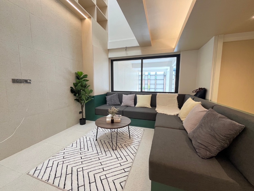 ขายทาวน์โฮมอ่อนนุช อุดมสุข : 🏠✨ขายทาวน์โฮม ปรีดี 14  รีโนเวทใหม่ทั้งหลัง ซื้อลงทุนได้เลย พร้อมผู้เช่าชาวอเมริกา
