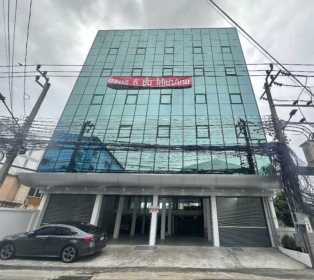 For SaleOfficeLadprao, Central Ladprao : Office Soi Lat Phrao 87, newly renovated, never used. Spacious space Very good location next to the road. There are many routes to enter and exit.