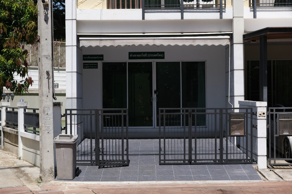 Urgent🔥 Townhome for rent: 3-storey townhouse opposite the common area with a yard, located in //////“Baan Klang Muang Urbanion Kaset-Nawamin 2//////“, Soi Lat Pla Khao 79. Loading...