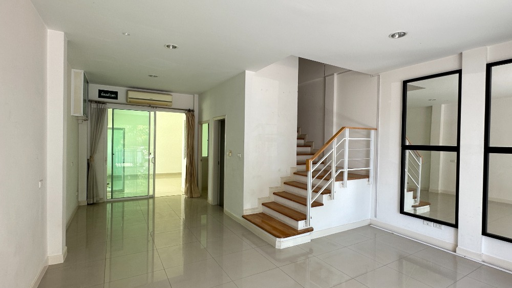 Urgent🔥 Townhome for rent: 3-storey townhouse opposite the common area with a yard, located in //////“Baan Klang Muang Urbanion Kaset-Nawamin 2//////“, Soi Lat Pla Khao 79. Loading...