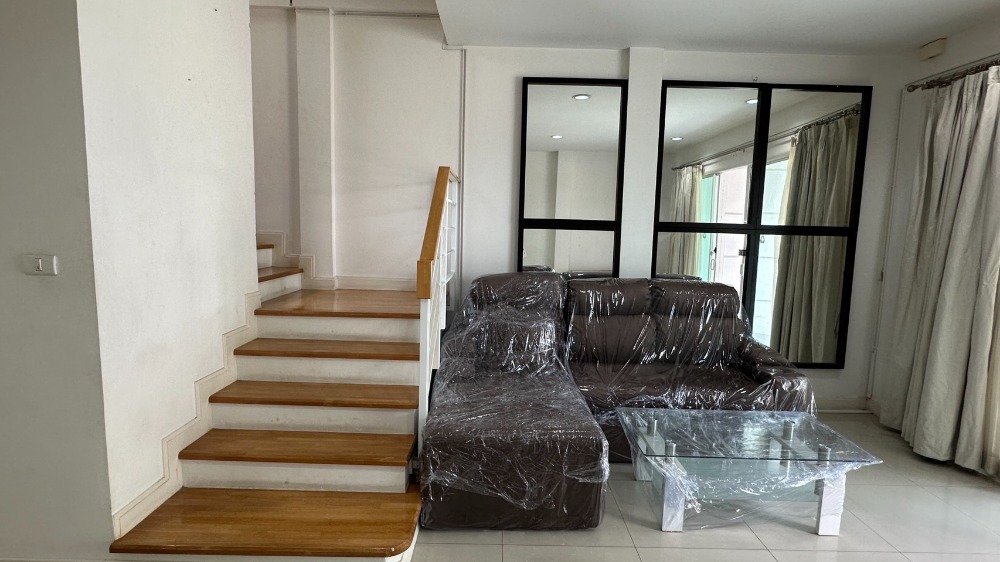 Urgent🔥 Townhome for rent: 3-storey townhouse opposite the common area with a yard, located in //////“Baan Klang Muang Urbanion Kaset-Nawamin 2//////“, Soi Lat Pla Khao 79. Loading...