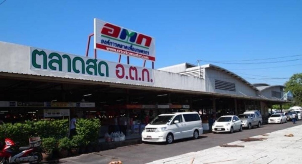 ให้เช่าร้านค้า/ตลาดนัดสะพานควาย จตุจักร : ให้เช่าหรือเซ่ง ขาย พื้นที่แผงค้าตลาด อตก. มี 2 แผง แผงหัวมุม และแผงติดกันด้านหน้าริมถนน ใกล้ทางขึ้นลงรถไฟฟ้าMRT ทำเลดีมากตลาด อตก ตลาดน่าซื้อติดอันดับ4ของโลก คนต่างชาติเยอะและลูกค้ากระเป๋าหนัก ไม่ได้มีแผงว่างหลุดมาบ่อยๆ