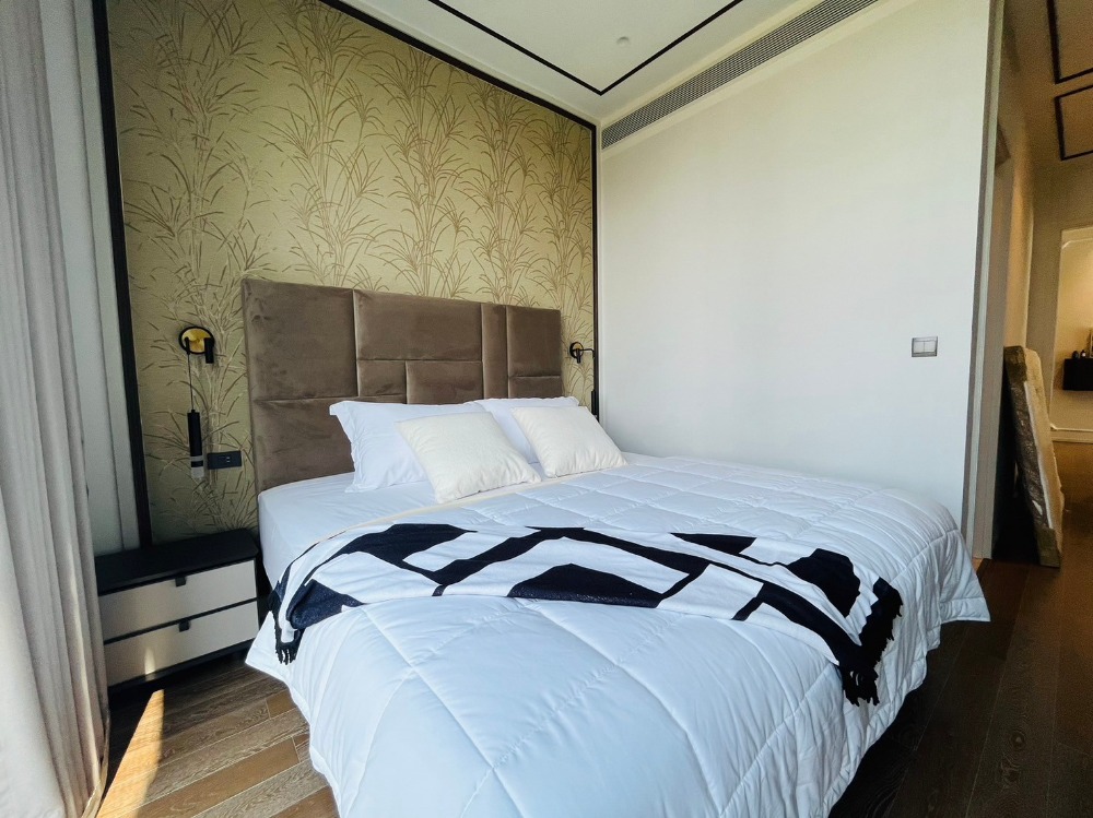 For RentCondoWitthayu, Chidlom, Langsuan, Ploenchit : For rent Muniq Lang Suan, next to Lumpini Park, near BTS Ploenchit, BTS Chidlom, in Soi Tonson near Lang Suan, Central Chidlom: 1.1 km., Lumpini Park: 100 m.