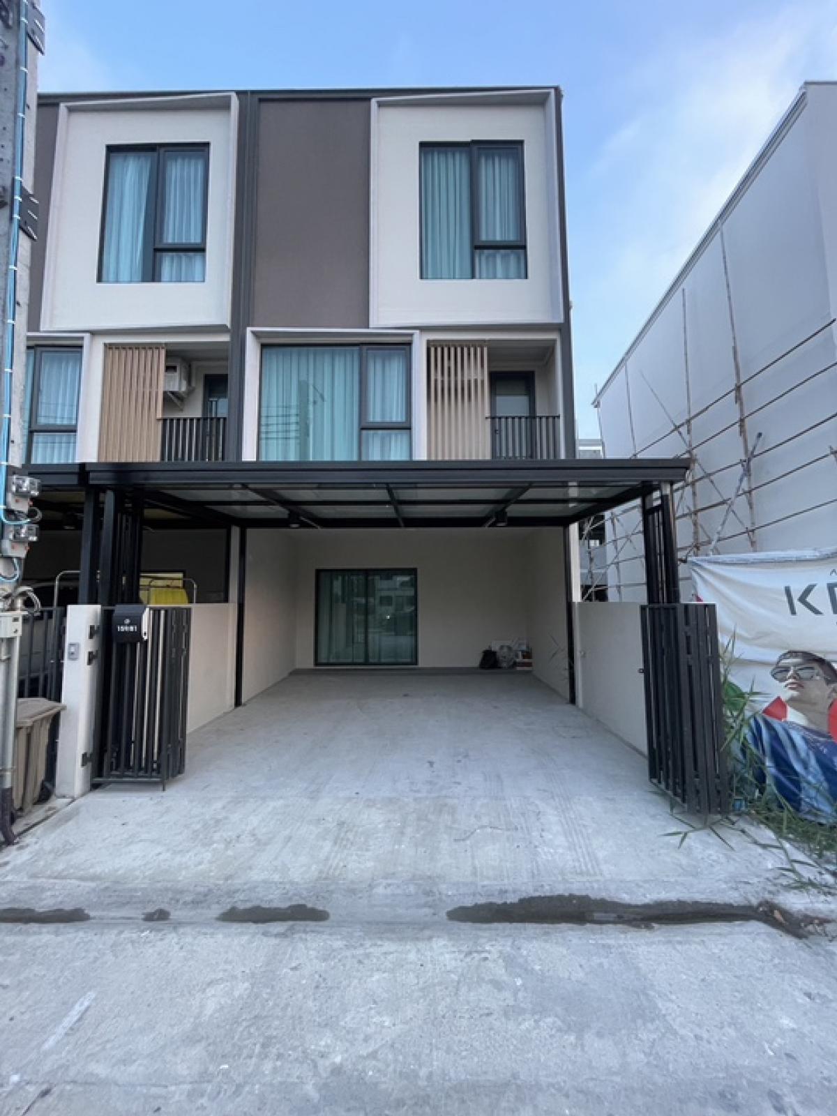 For RentTownhomeBangna, Bearing, Lasalle : ✨For rent Bare shell townhome, corner unit at Altitude Kraf Bangna, 2 bedrooms 2 bathroom and 1 powder room, ready to move in