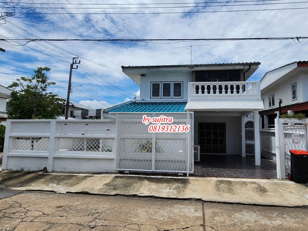 For RentHouseKaset Nawamin,Ladplakao : For rent: 2-storey detached house, 65 sq m, newly renovated, located at Sena Niwet Prasertmanukit 18