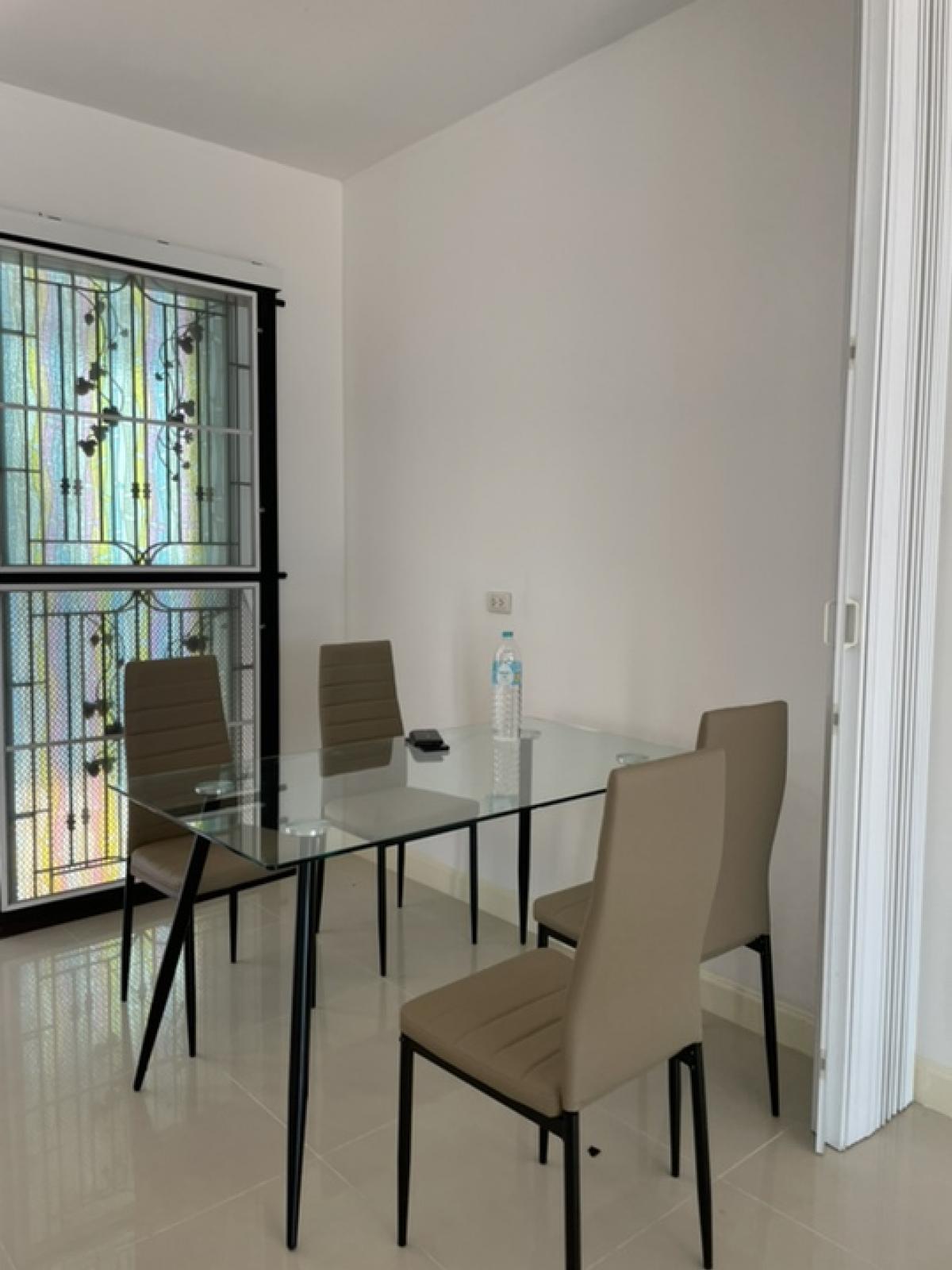 House for sale in the middle of the city near Seacon Square and Paradise park. Loading...