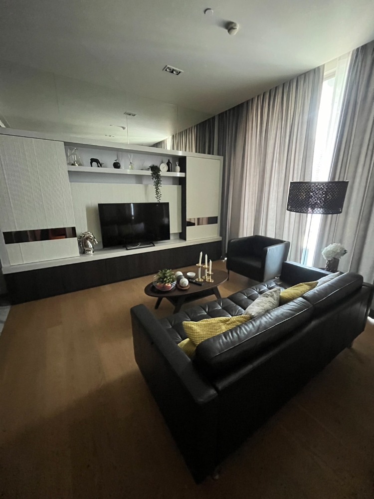 ให้เช่าคอนโดสีลม ศาลาแดง บางรัก : ให้เช่า 1 ห้องนอน ตกแต่งครบ วิวสวน  พร้อมเข้าอยู่