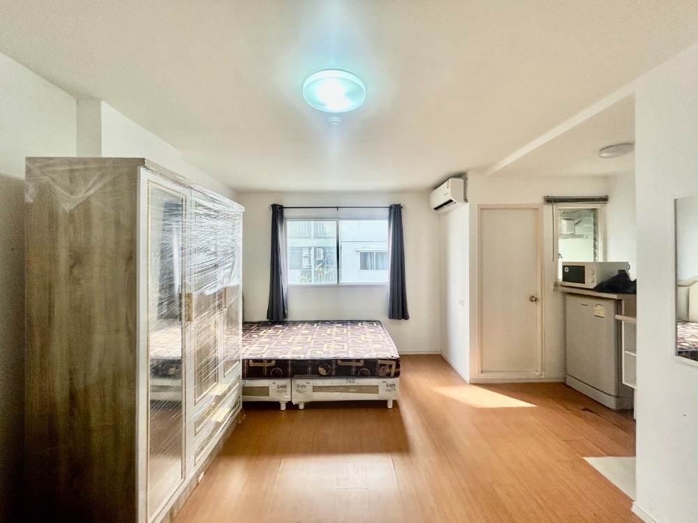 Lumpini Rangsit Khlong 1 📍 Studio, 2nd floor, Building C4 🛋 Size 21.5 sq m 💰 Rental price 5,500 baht (including common fees) Loading...