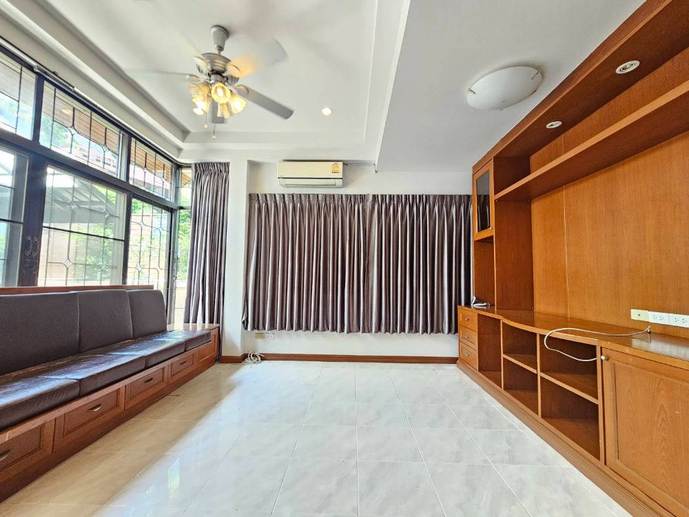 ให้เช่าบ้านบางนา แบริ่ง ลาซาล : #Forrent บ้านเดี่ยว 2 ชั้น หมู่บ้านศรีพงษ์  ซ.ลาซาล 46  พื้นที่ 111 ตร.ว. 5 ห้องนอน 4 ห้องน้ำ  4 ที่จอดรถ   ทำเลศักยภาพ เข้าออกได้หลายเส้นทาง