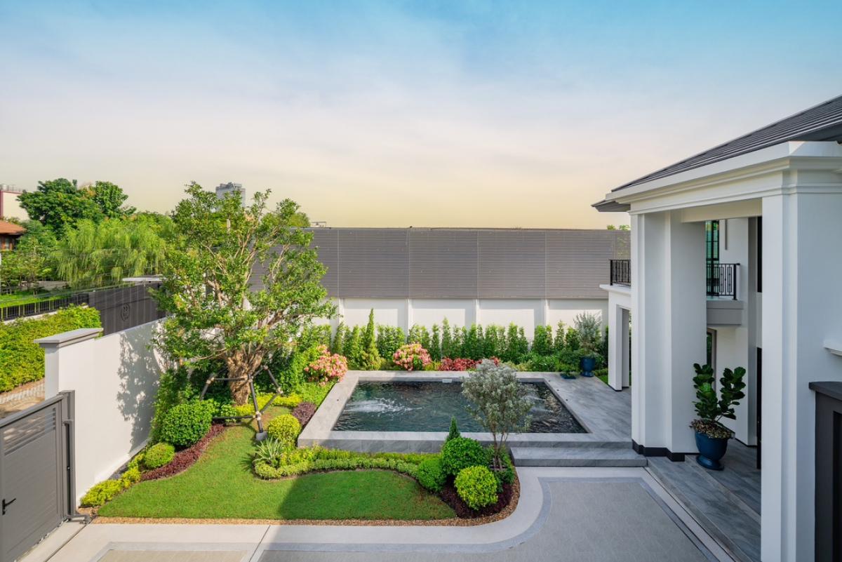 For SaleHouseRama9, Petchburi, RCA : 📍Baan Rama 9 𝑬𝑳𝑺𝑬 Else Rama 9, only 1 house, call 093-616-4456 (Sansiri Sales Department)