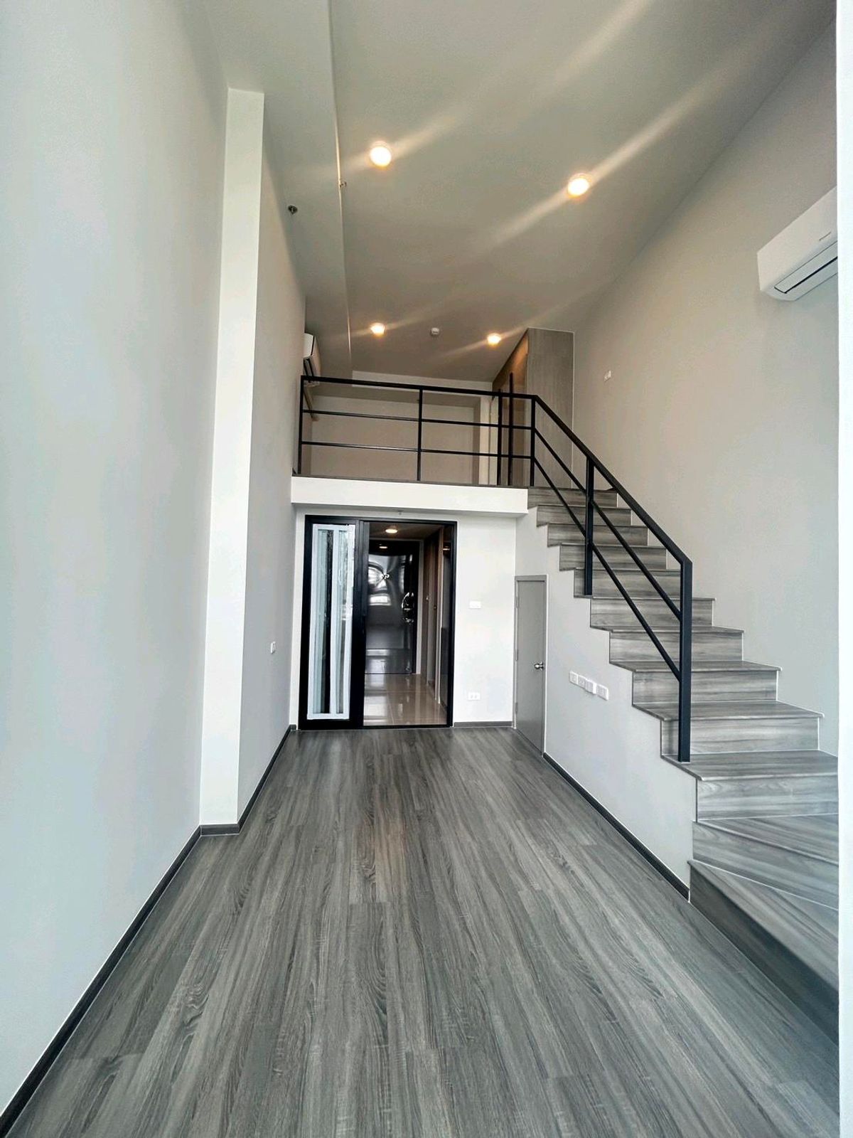 ขายดาวน์คอนโดเสรีไทย-นิด้า : ขายดาวน์เท่าทุน ชั้น 32 Unit No.18 Type A1H-2R ห้อง Studio Hybrid 2 ชั้น