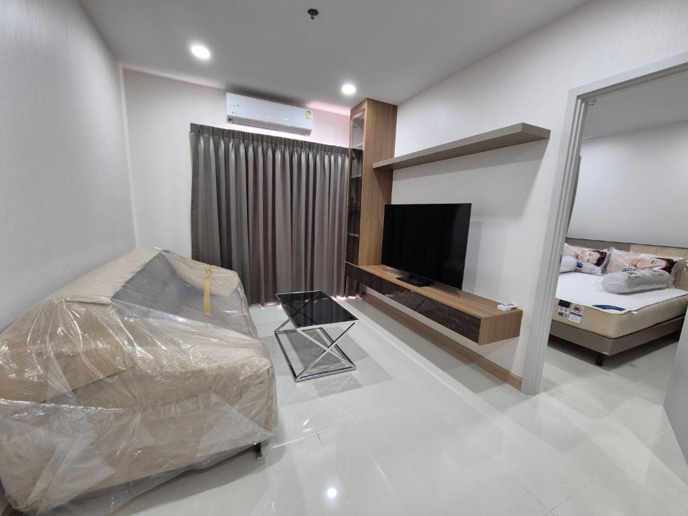 For RentCondoRamkhamhaeng, Hua Mak : Condo for rent, red sign >>Corner room<<   Fully furnished + electrical appliances, ready to move in **Supalai Veranda Ramkhamhaeng** MRT SAT Station is in front of the project.