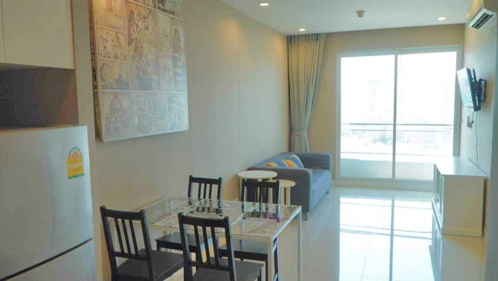 For sale with tenant, 47 sq m room, 4.5 million, good tenant, pays on time every month, Condo The Circle, near MRT Phetchaburi Loading...