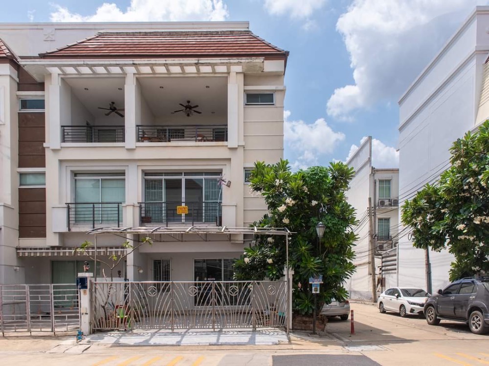 ขายทาวน์โฮมเกษตรศาสตร์ รัชโยธิน : 📣🏠ขายด่วน บ้าน Townhome 3 ชั้น หมู่บ้านกลางกรุง เดอะรอยัล เวียนนา รัชวิภา ซอยรัชดาภิเษก 27/1
