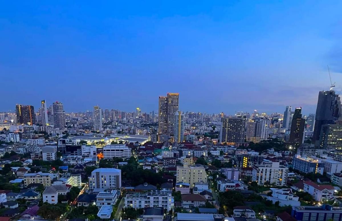 ให้เช่าคอนโดลาดพร้าว เซ็นทรัลลาดพร้าว : For rent ห้องใหม่ไม่โคยปล่อยเช่า ครัวปิดติดระเบียง ทิศใต้ชั้นสูง วิวสวย T.082-4453642 / line: patt1545