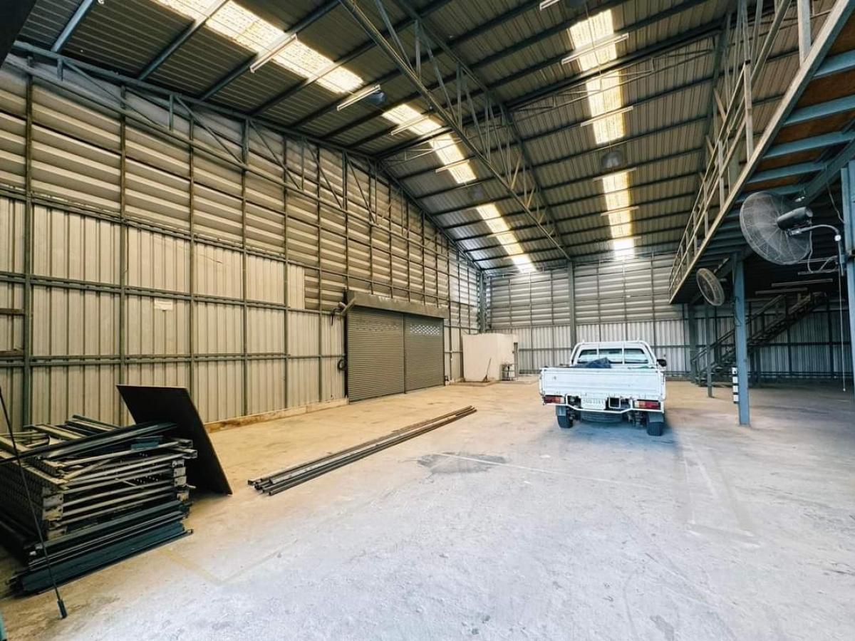 For RentWarehouseRatchadapisek, Huaikwang, Suttisan : Warehouse for rent, Ratchada 20, MRT Sutthisan, only 450 m.