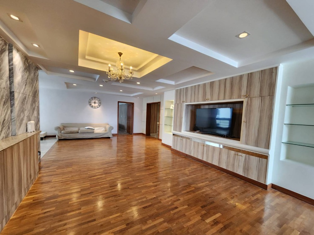 ให้เช่าคอนโดสุขุมวิท อโศก ทองหล่อ : Pet Friendly (3 bed 223 Sqm) @Sukhumvit 24 - RENT 65,000 THB Negotiable