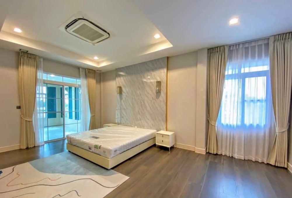 For rent detached house 4 bedrooms at Nantawan Ramintra-Paholyothin 50 Luxury House Corner unit near Fashion Island  Fully furnished Ready to move in Rental 150,000 THB/ Month Loading...