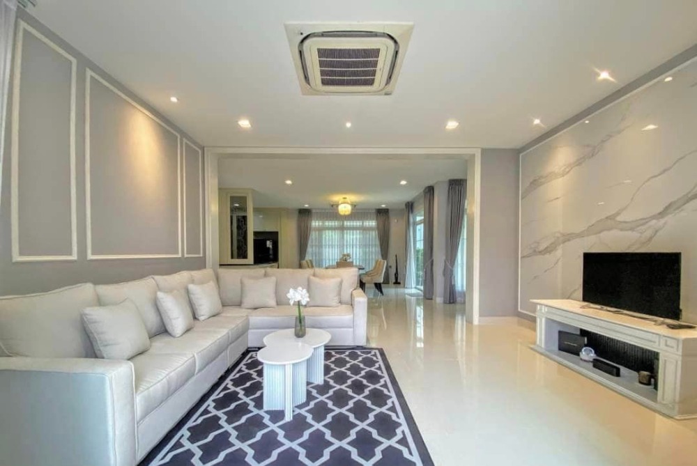 For rent detached house 4 bedrooms at Nantawan Ramintra-Paholyothin 50 Luxury House Corner unit near Fashion Island  Fully furnished Ready to move in Rental 150,000 THB/ Month Loading...