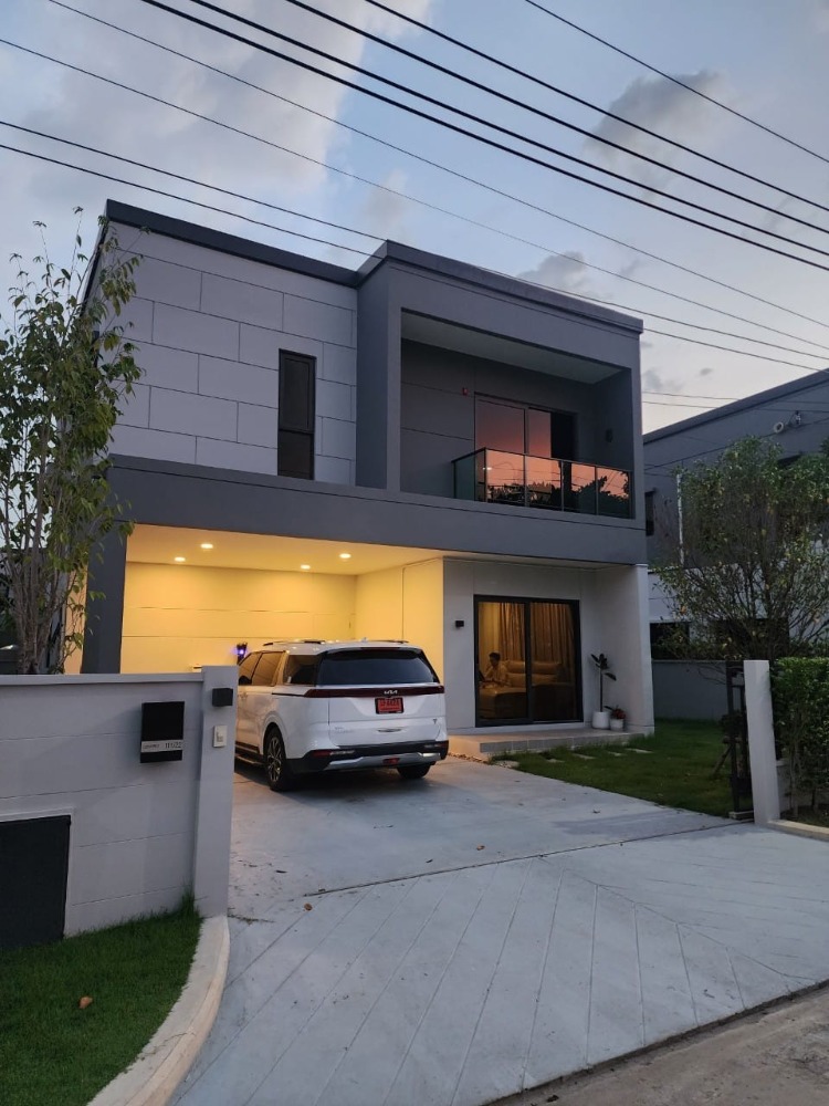 ให้เช่าบ้านบางนา แบริ่ง ลาซาล : For rent detached house 3 bedrooms at Centro Bangna Luxury House near Mega Bangna Fully furnished Ready to move in Rental 100,000 THB/ Month