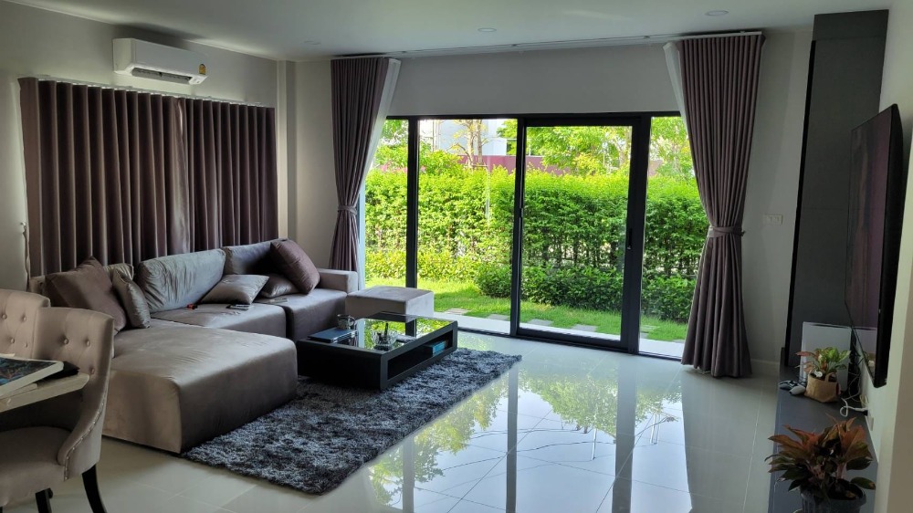 For rent detached house 4 bedrooms at Centro Vibhavadi luxury house near Don Mueang Airport Fully furnished Ready to move in Rental 130,000 THB/ Month Loading...
