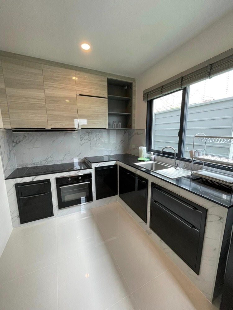 For rent detached house 4 bedrooms at Centro Vibhavadi luxury house near Don Mueang Airport Fully furnished Ready to move in Rental 130,000 THB/ Month Loading...