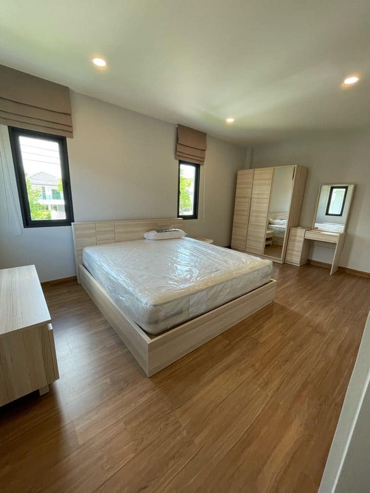 For rent detached house 4 bedrooms at Centro Vibhavadi luxury house near Don Mueang Airport Fully furnished Ready to move in Rental 130,000 THB/ Month Loading...