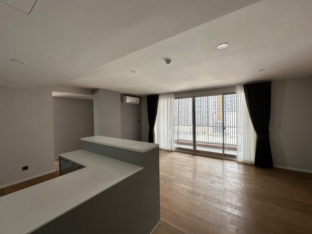 For SaleCondoAri,Anusaowaree : Penthouse Ari Area, penthouse ready to move in in the heart of Ari, 3 bed +3 bath ( 2 bathtub)+ 3 build in closet