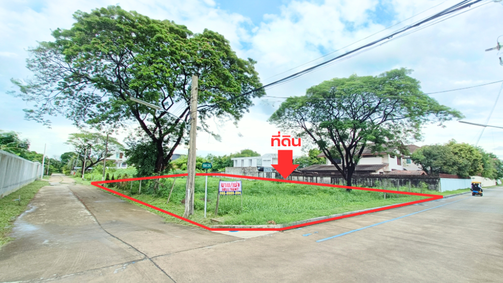 For SaleLandPattanakan, Srinakarin : Land for sale, already filled in, dense soil, corner plot, next to the road on 2 sides, 407 square wah, Soi Phatthanakan 58, near Triam Udom Phatthanakan School. There is a security guard in the project.
