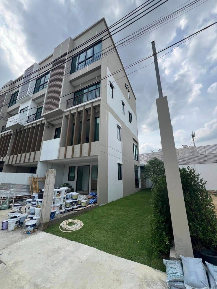 ขายห้องหัวมุม The Blisz สาทร-จรัญ 35  ทาวน์โฮม 3 ชั้นครึ่ง  3 นาทีถึง MRT สถานีไฟฉาย  7 นาที ศิริราช  เนื้อที่  37.10 ตารางวา  ราคาพิเศษ 10.99 ลบ.* Loading...