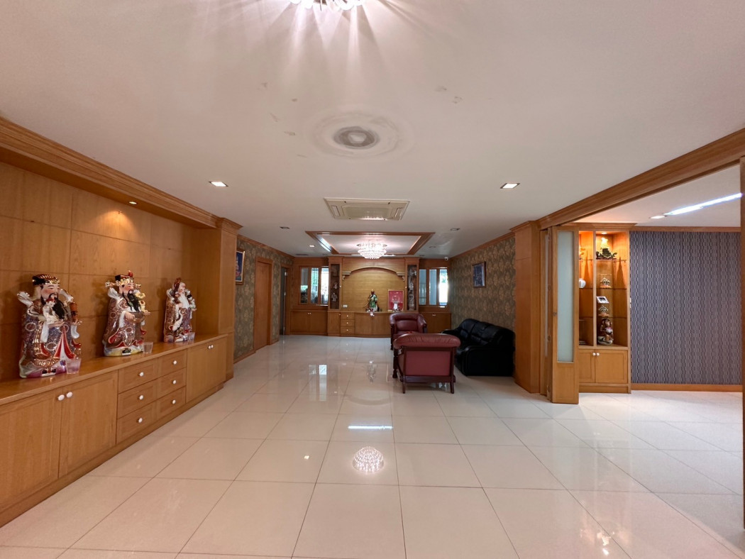 ขาย โรงงาน ที่ดินพร้อมสิ่งปลูกสร้าง โรงงานประชาอุทิศ 2500 ตรม 7 ไร่ 37 ตรว Loading...