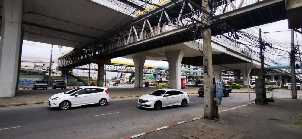 For RentShop HouseBang kae, Phetkasem : 🔥Trading location and product stocking point🔥Prime location, next to the main road, near the entrance to the pedestrian overpass. There is parking behind the house. Price negotiable 🔥 Shophouse for rent, 2 units 🔥 Potential area, Next to the main road, Ne