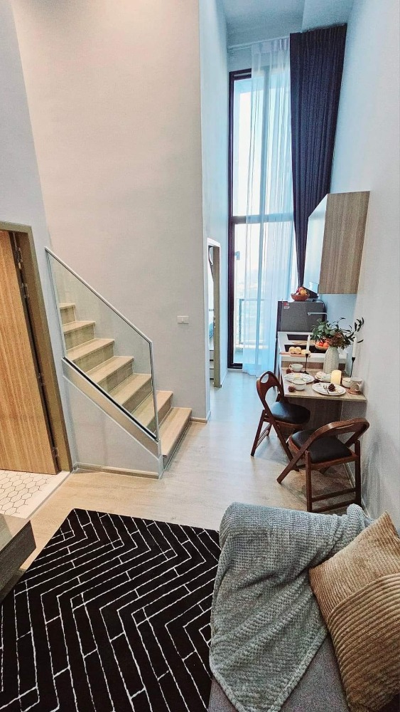 For RentCondoThaphra, Talat Phlu, Wutthakat : 👑 Altitude Unicorn Sathorn-Tha Phra 👑 Duplex room, 2 floors, size 39 sq m., 32nd floor, beautiful room, fully furnished. There are electrical appliances ready to move.