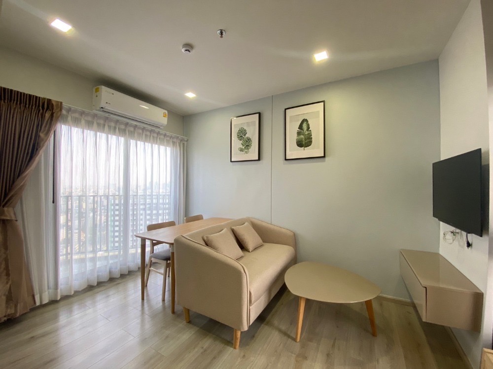 For RentCondoLadprao, Central Ladprao : Room available for rent: METRIS Ladprao (Metris Ladprao). If interested in negotiating the price, add Line @condo168 (with @ in front as well)