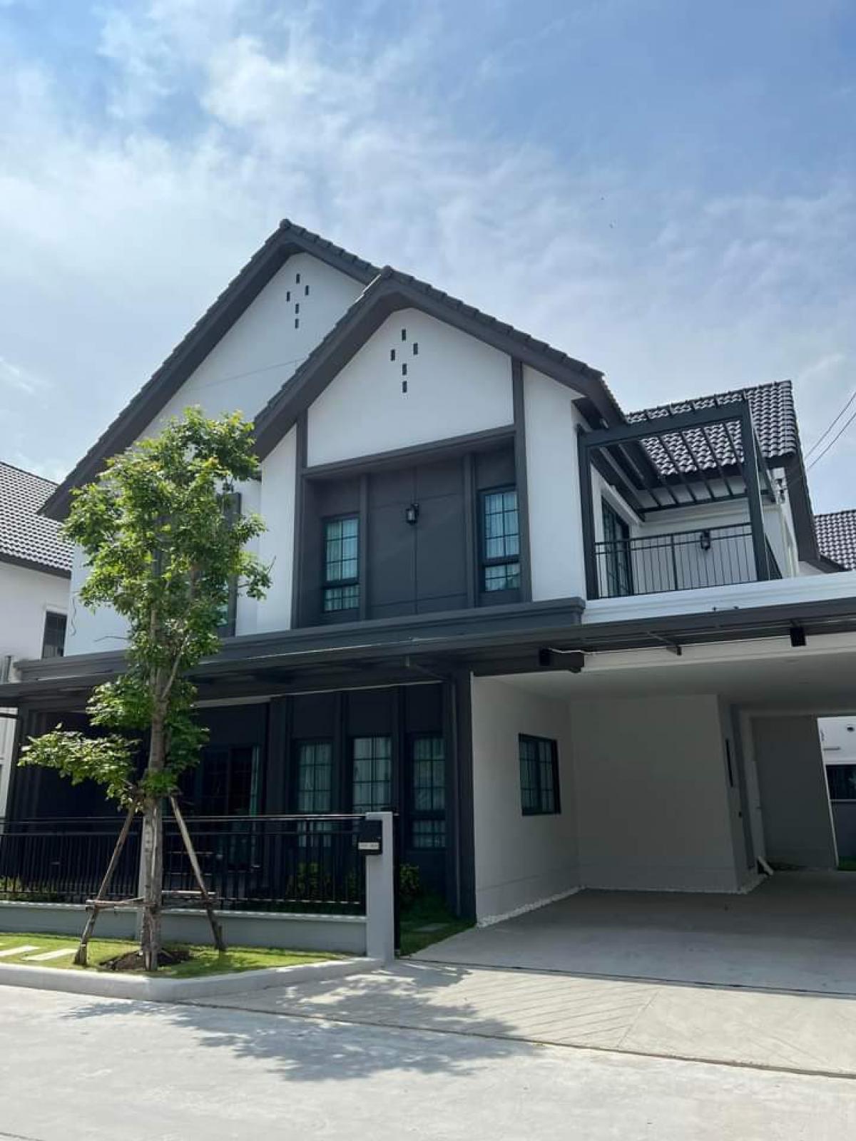ให้เช่าบ้านบางนา แบริ่ง ลาซาล : Centro bangna km.7  4 bedroom New house project