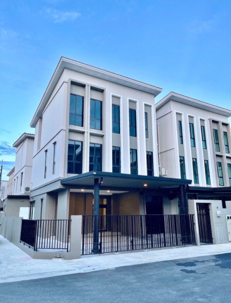 For RentTownhomeKasetsart, Ratchayothin : Townhome for rent, 3 floors (corner room), Patio Ratchayothin Village, beautiful, fully furnished. It is close to St.Stephen's International school. If interested, contact Line @841qqlnr.