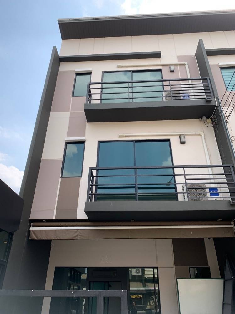 For RentTownhomeKasetsart, Ratchayothin : Townhome for rent Baan Klang Muang Phahonyothin 50, near Big C Saphan Mai, only 3 minutes.