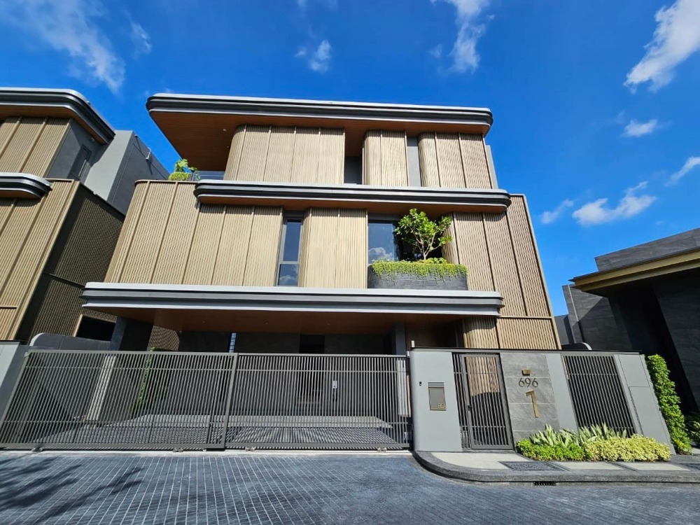 ให้เช่าบ้านพระราม 9 เพชรบุรีตัดใหม่ RCA : For Rent Bugaan Rama 9 - Mengjai  4beds with private life + private pool