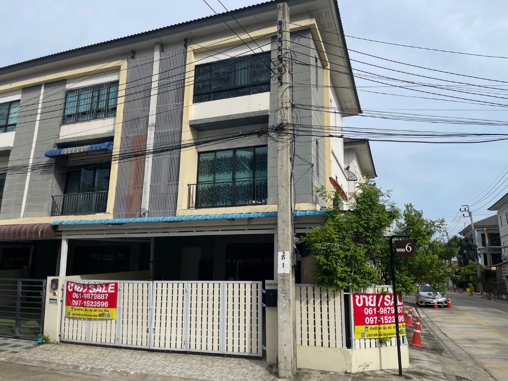 ขายทาวน์โฮมบางแค เพชรเกษม : ขายทาวน์โฮม 3 ชั้น หลังมุม หมู่บ้าน เดอะ คอนเนค อัพ 3 วงแหวน-บางแค ถนนกาญจนาภิเษก ใกล้เดอะมอลล์บางแค 3 ห้องนอน 3 ห้องน้ำ ต่อเติมหลังบ้านและหลังคาหน้าบ้านแล้ว จอดรถได้ 2 คัน พร้อมอยู่