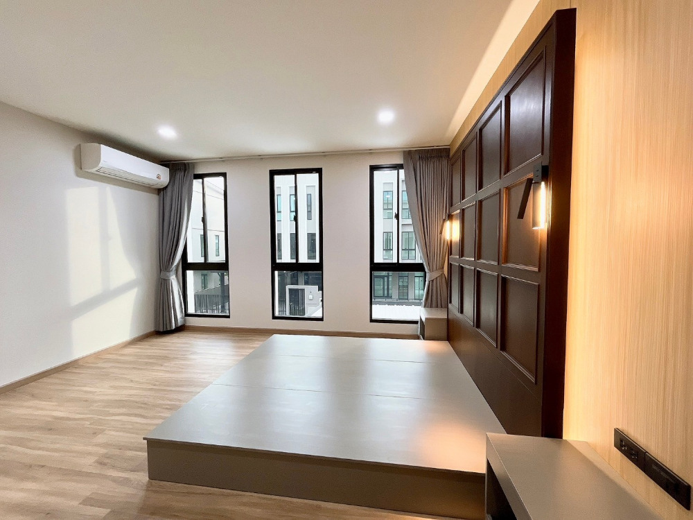For RentTownhomeKasetsart, Ratchayothin : 3-story house for rent, townhome, PATIO project, in the heart of Ratchayothin. Newly decorated, ready to move in, Patio Ratchayothin, Phahonyothin Road 32, Soi Chandrakasem Subdistrict, Chatuchak District, Bangkok 10900
