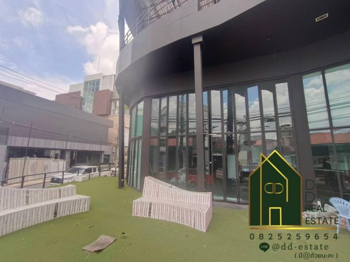 For RentShop HouseChokchai 4, Ladprao 71, Ladprao 48, : 4-storey commercial building @Chokchai 4 for rent 90,000/month • Over 1,000 sq m • Parking for 7 cars • There is an elevator for delivering food • There is an elevator up and down the building • Wide space, suitable for a clinic, restaurant, pub, showroom