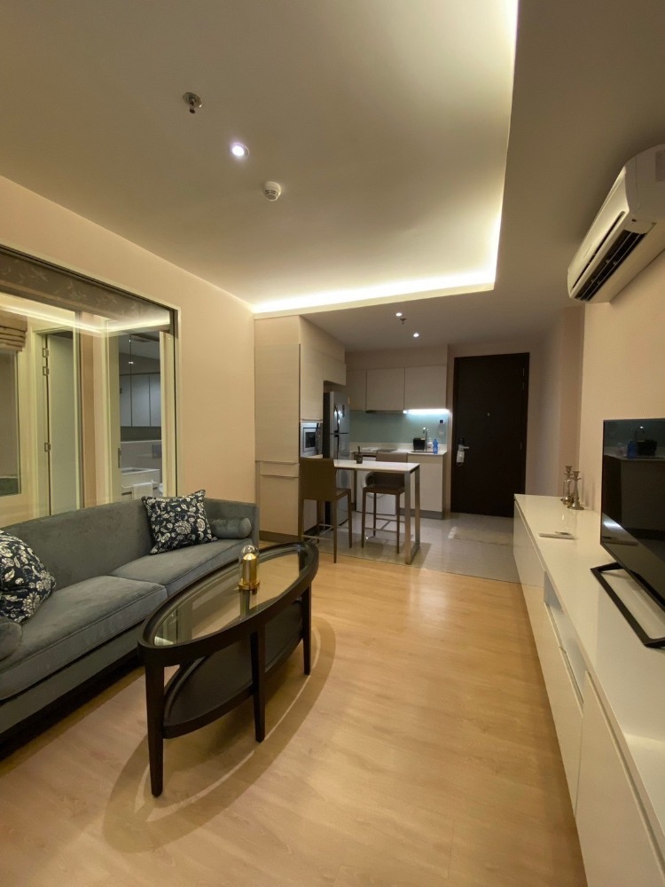 For RentCondoSukhumvit, Asoke, Thonglor : ✨H Sukhumvit 43✨ 1 bedroom 1 bathroom A condominium with amenities, close to BTS🚈. Negotiable price ✅💗