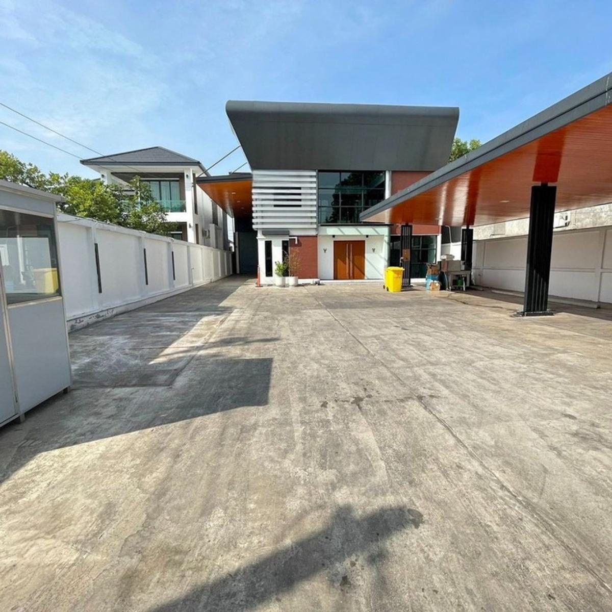 For RentHome OfficeBang kae, Phetkasem : Home office for rent with warehouse, close to MRT Bang Khae Station 1 kilometer, parking for 6 cars, company registration possible.