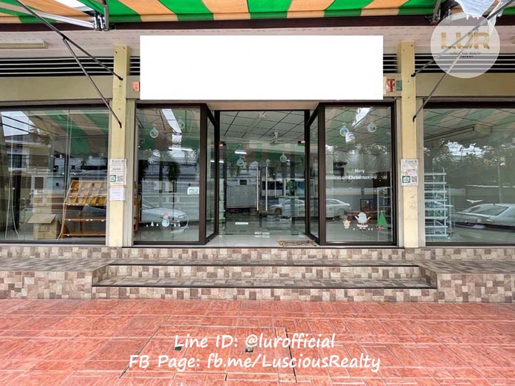 For RentShop HouseNonthaburi, Bang Yai, Bangbuathong : Commercial building for rent, Central Westgate, 3 floors, 4 parking spaces, usable area 473 sq m., rent 20,000 baht.