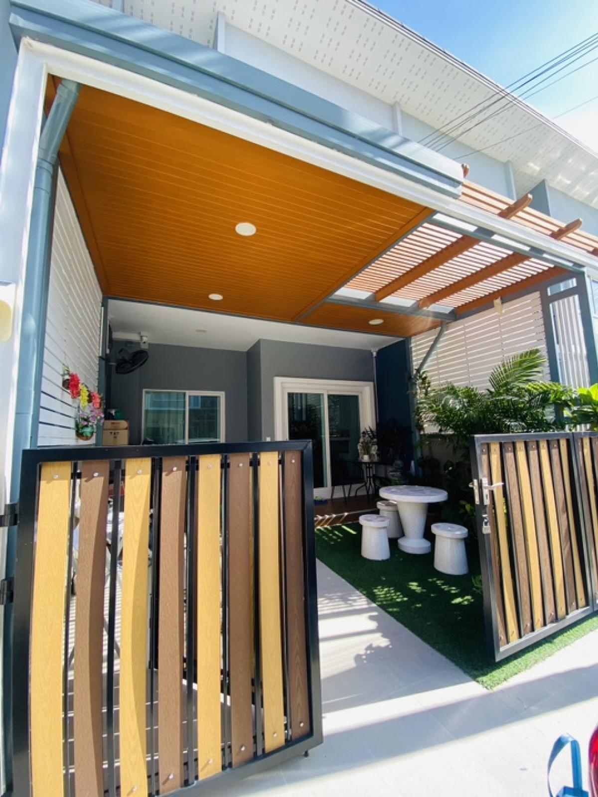 ขายทาวน์โฮมพระราม 5 ราชพฤกษ์ บางกรวย : Casa waterside rama 5 Townhome  3 Bedroom 2 Restroom full furnishedคาซ่า วอเตอร์ไซต์ พระราม 5 ทาวน์โฮมติดถนนนครอินทร์ ใกล้ MRT บางรักใหญ่ พร้อมบิ้วอินและเฟอร์นิเจอร์ขนาดที่ดิน 17.6 ตร.ว.พื้นที่ใช้สอย 100 ตร.ม.3 ห้องนอน2 ห้องน้ำ2 ที่จอดรถ